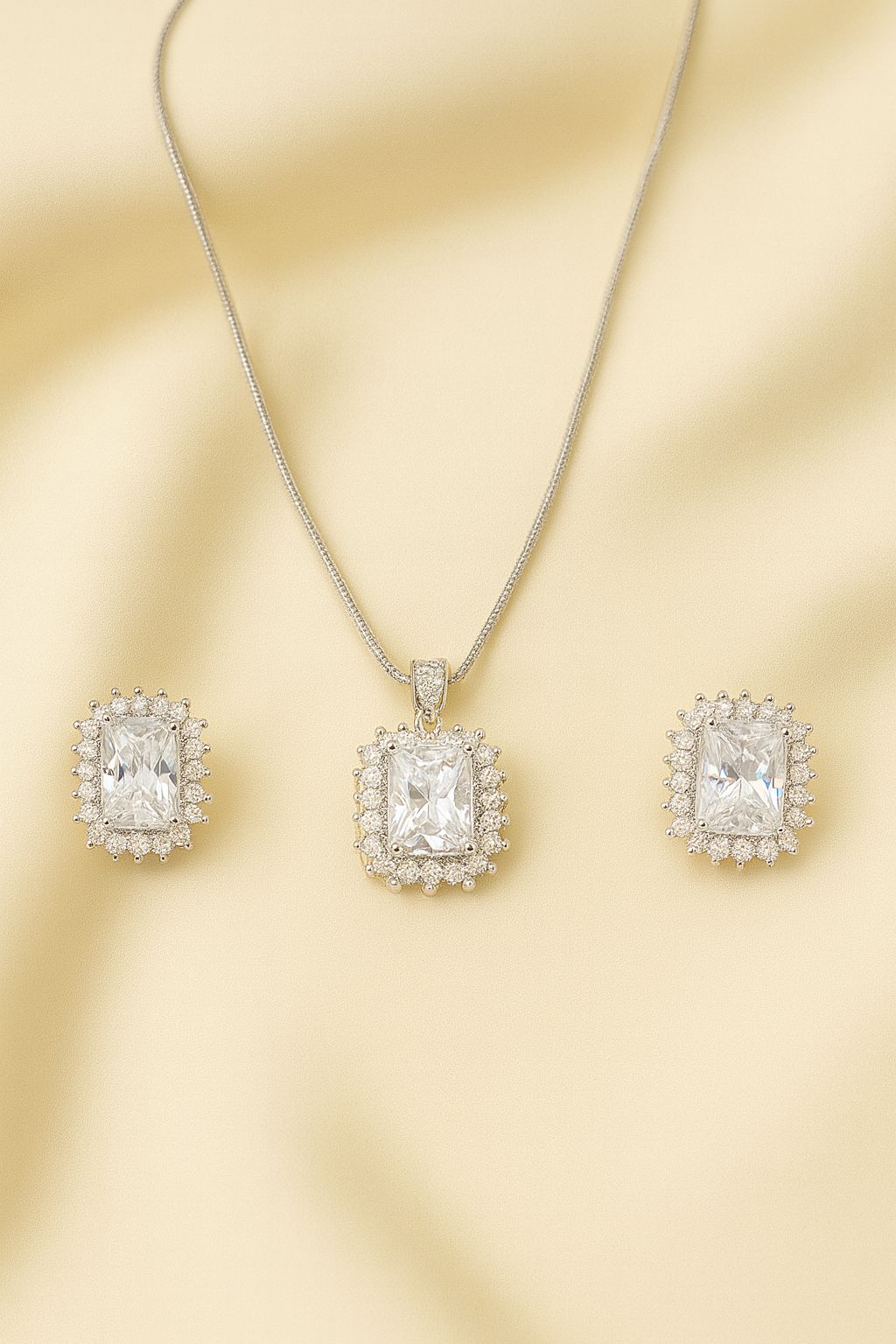 Flora Pendant Set